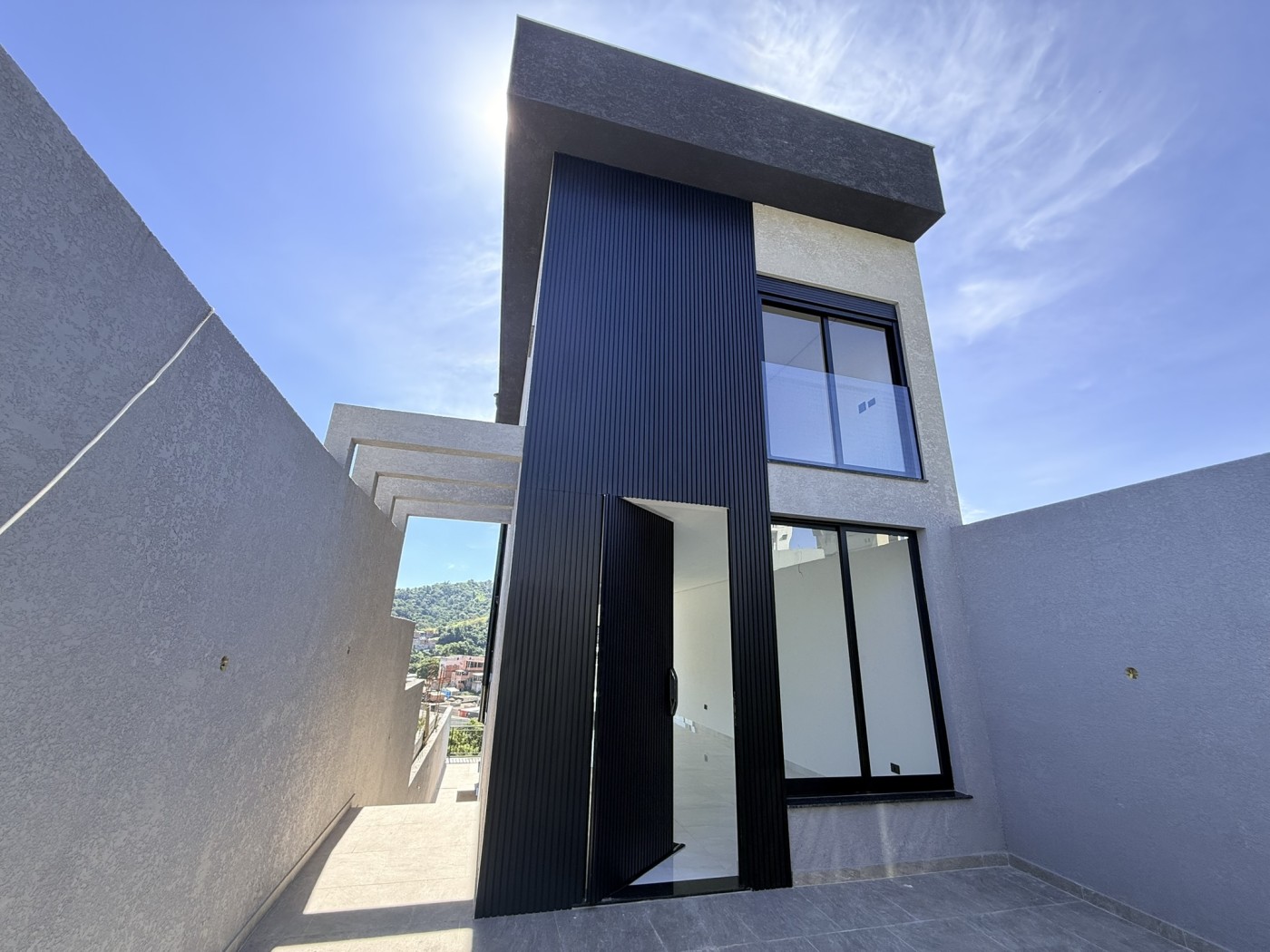 Casa com 3 Suítes, Piscina, Sauna e Salão no Nova Jaguari SP