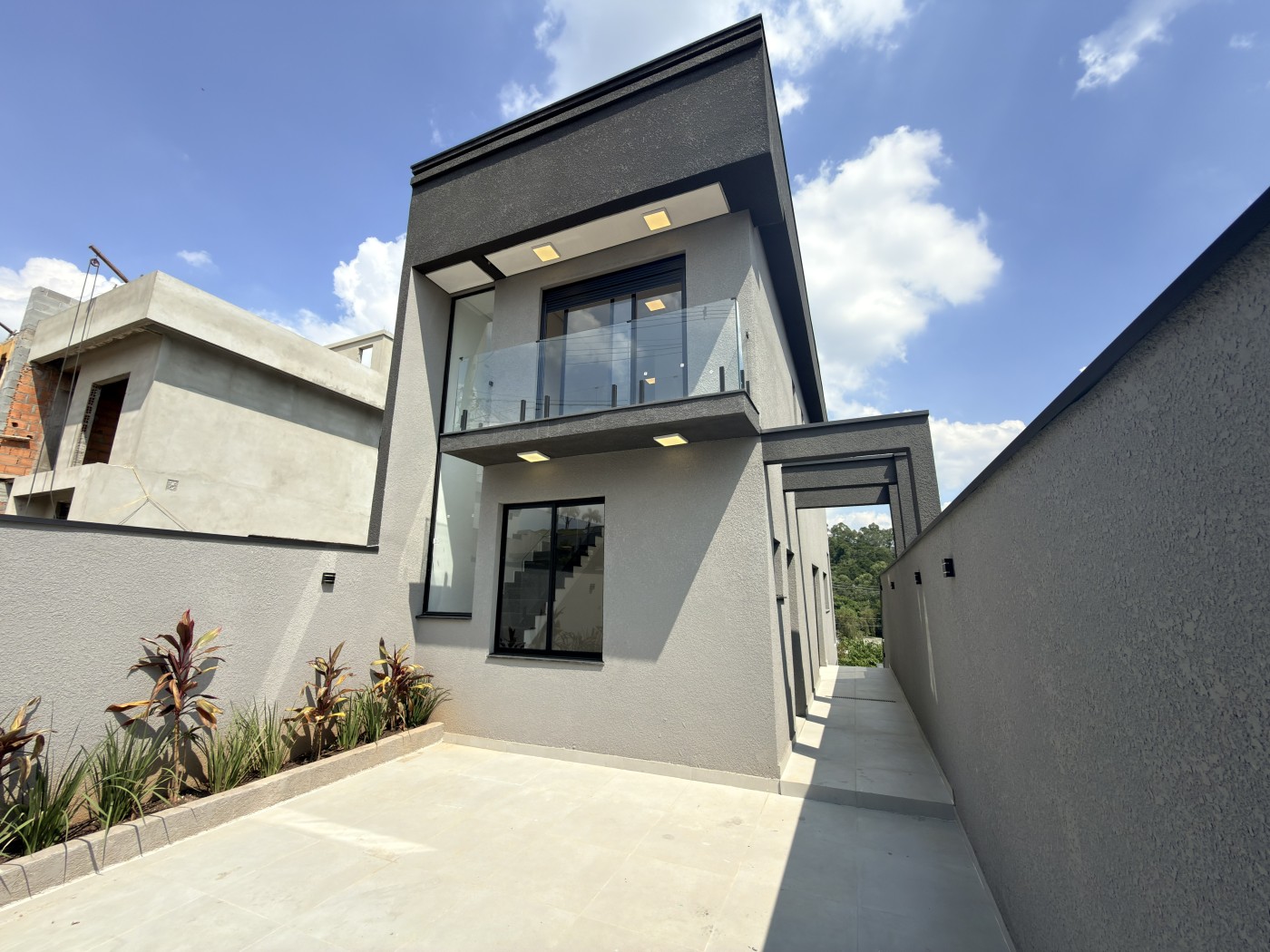 Casa à Venda com 3 Suítes e Piscina no Villas do Jaguari SP